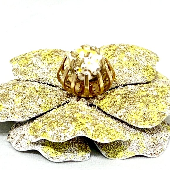 Vintage Coro Sugar Textured Large Flower Brooch - Picture 4 of 7